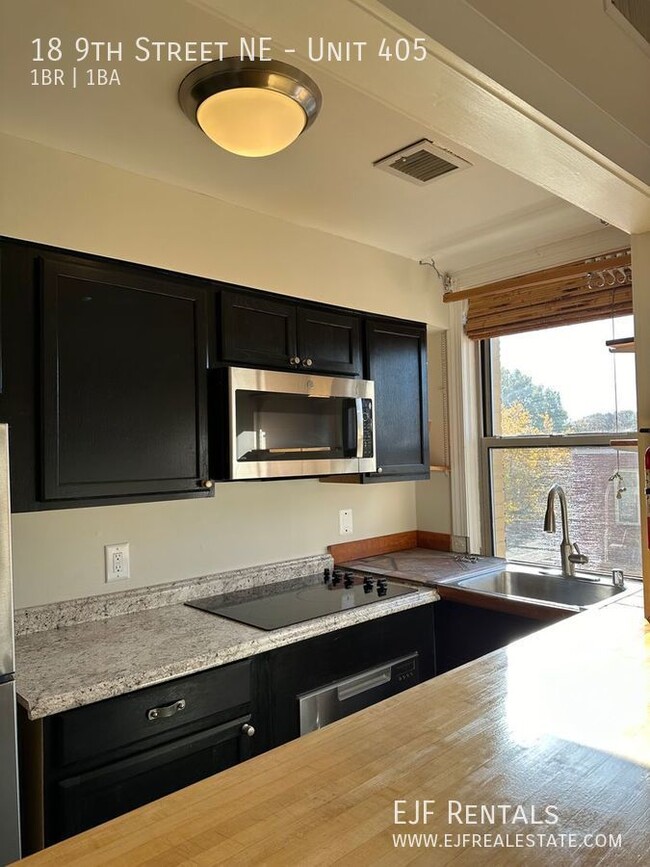 Building Photo - Historic Capitol Hill One Bedroom W/Open F...