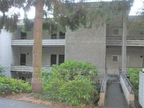 Building Photo - 625 N Garden