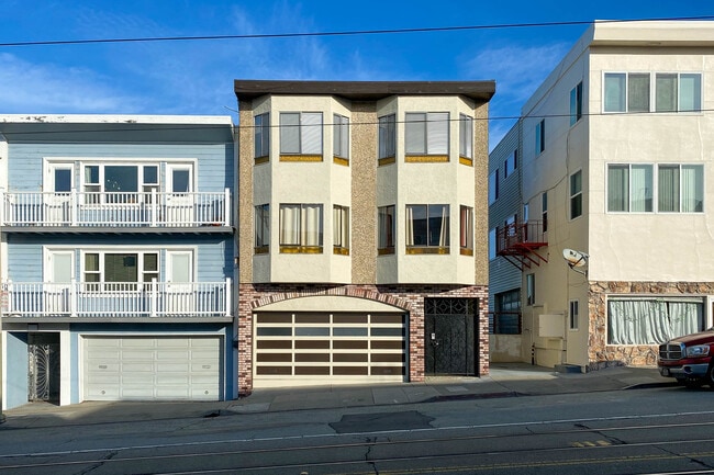 Building Photo - 3320 Judah St