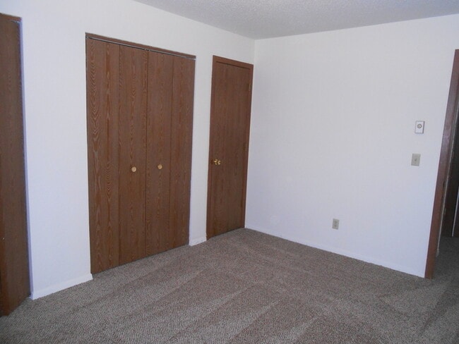 Building Photo - Cozy 2 Bed/1 Bath Apartment in North Lovel...