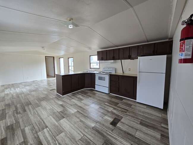 Building Photo - 472 Ruben Wells Rd