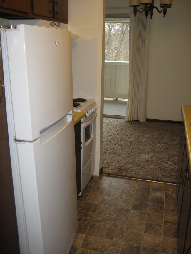 Kitchen Appliance (Sizes Vary) - Key Broadway Apartments