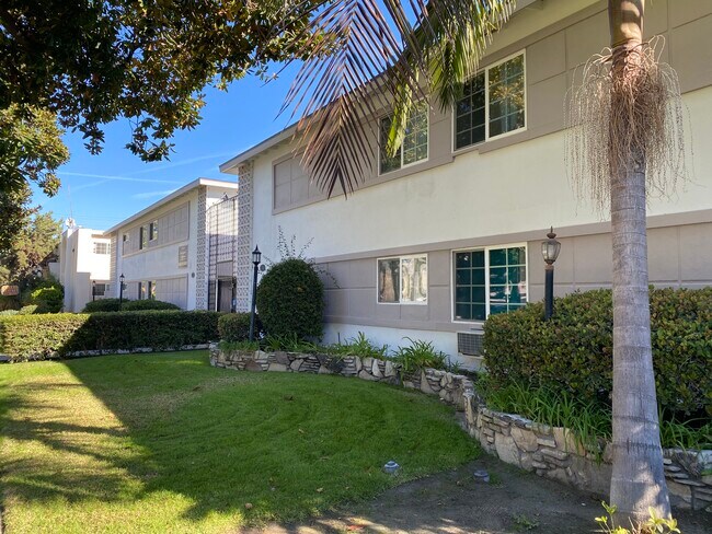 Building Photo - 1228 S Loara St