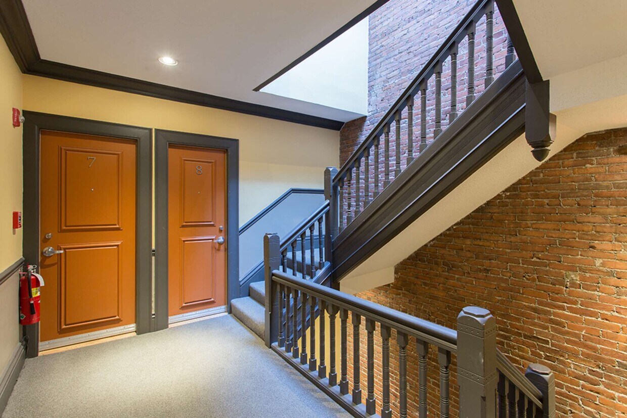 Building Photo - 274 Newbury St