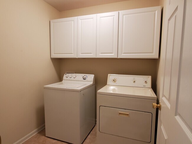 Building Photo - 1426 Beckford Ct