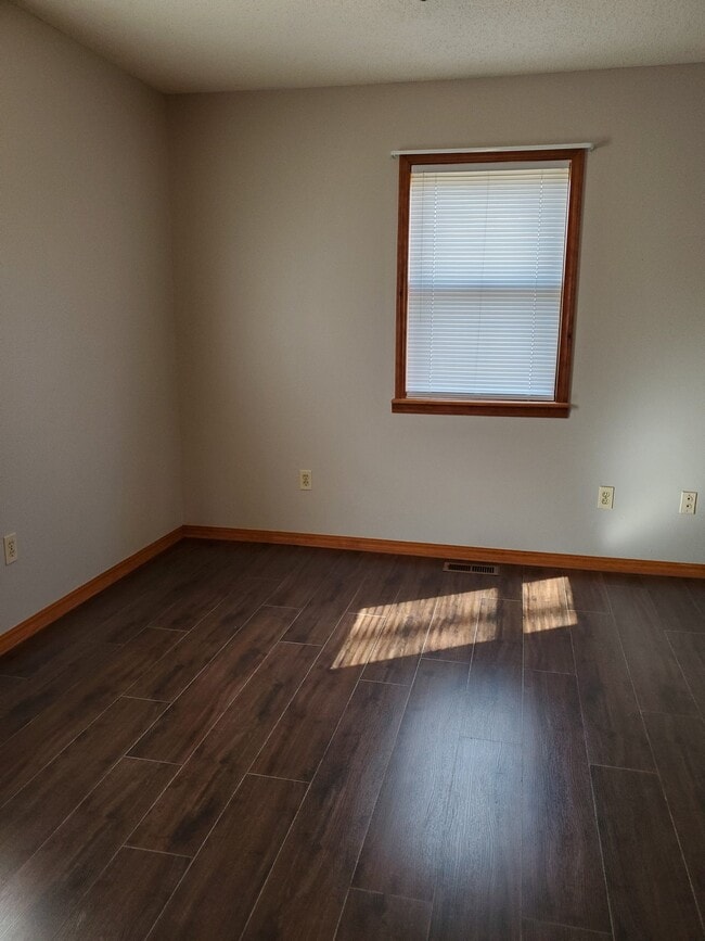 Building Photo - 315 N Cheatham