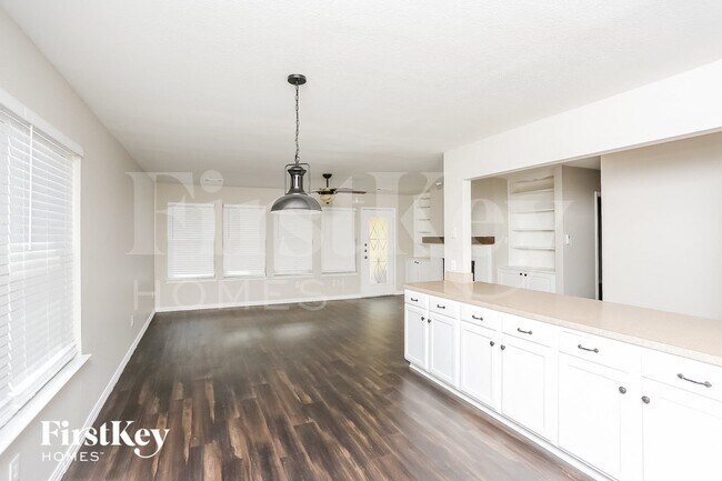 Building Photo - 7313 Starwood Dr