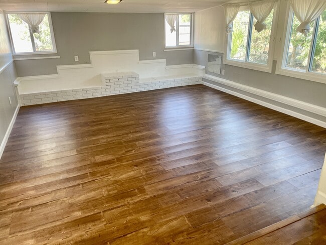 Building Photo - 4524 Oxbow Dr