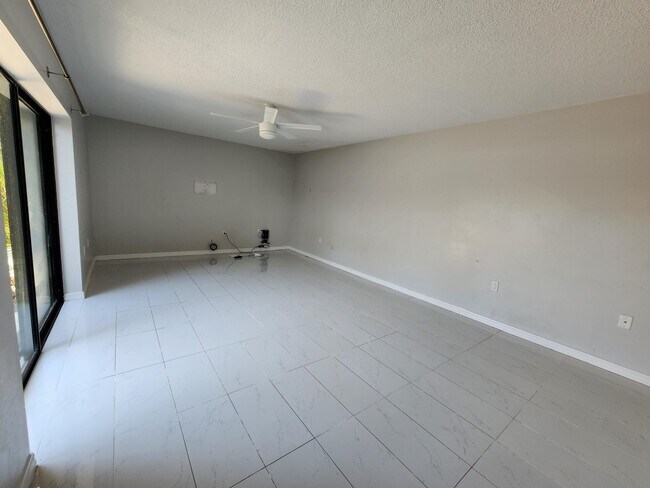 Foto del edificio - 5768 SE Windsong Ln