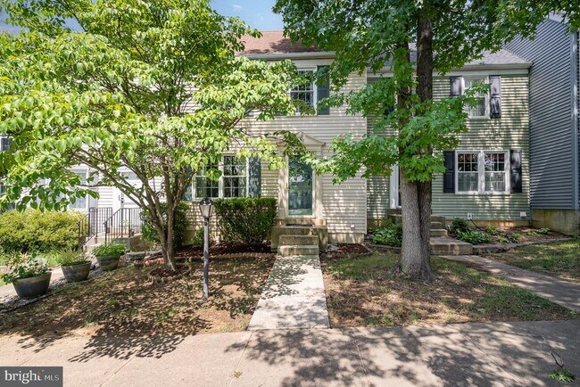 Foto del edificio - 6580 Lochleigh Ct
