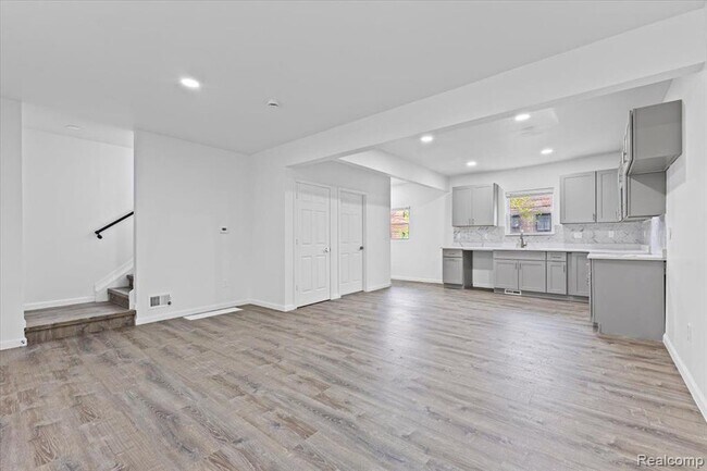 Building Photo - 3957 Lenox St