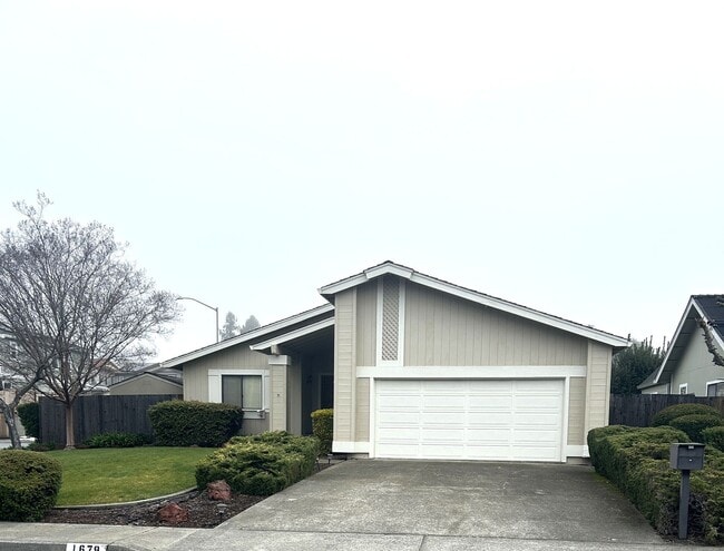 Foto del edificio - Beautiful East Petaluma Home