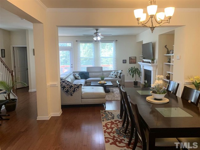 Foto del edificio - 701 Edgewater Ridge Ct