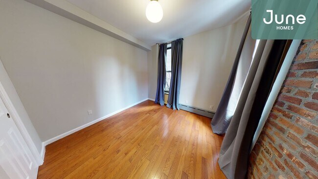 Building Photo - ROOM ONLY in 2-bed/1.0-bath Home