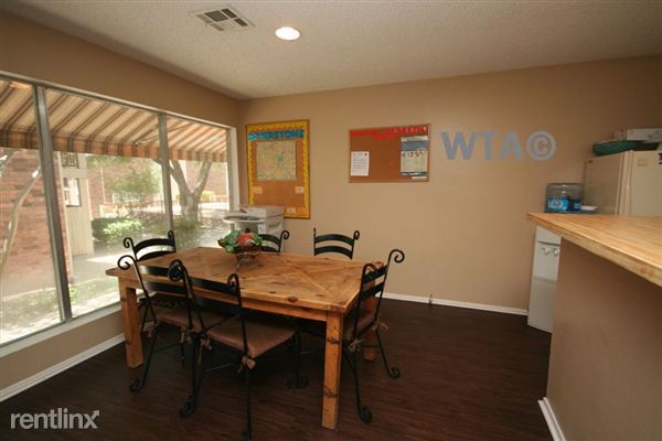 Building Photo - 8711 Cinnamon Creek Dr