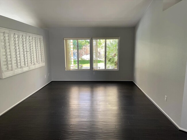 Building Photo - 44295 Las Vistas Dr