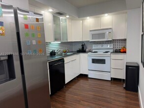 Building Photo - 3375 N Country Club Dr