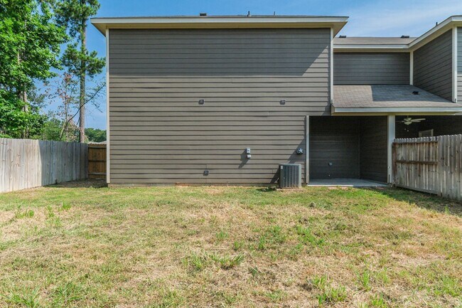 Building Photo - 146 Parkgate St