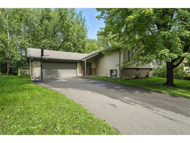 Building Photo - 11220 Red Fox Dr N