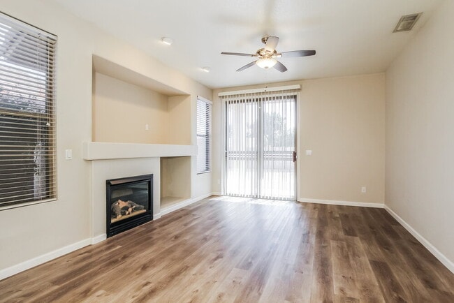 Foto del edificio - 6601 W Lawrence Ln