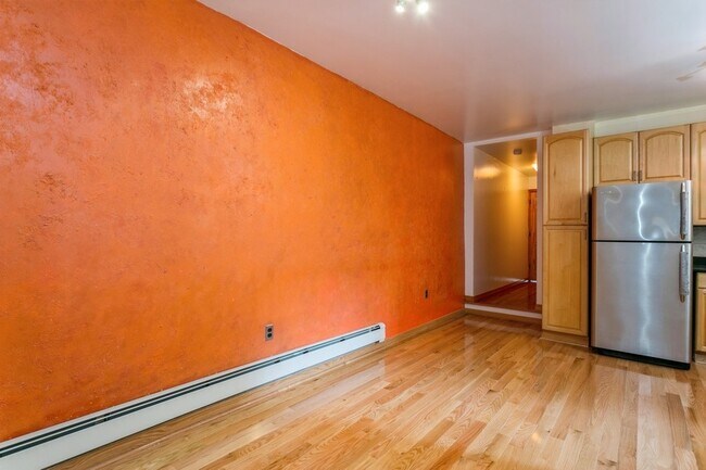 Área de comedor - 320 6th St