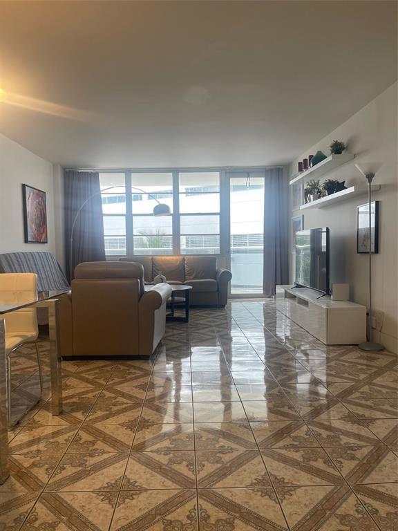 Foto principal - 3725 S Ocean Dr
