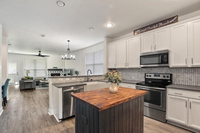 Foto del edificio - 1509 Waterfall Ln