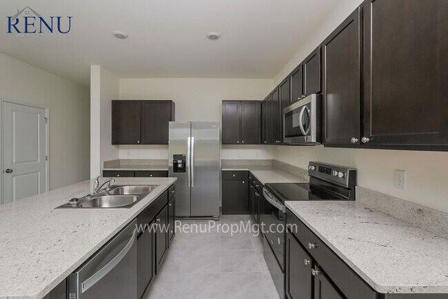 Foto del edificio - Spring into savings with 100% off your fir...