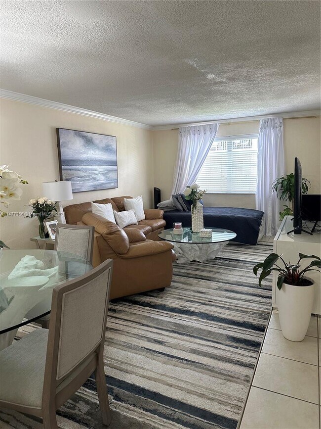 Foto del edificio - 13920 Lake Placid Ct