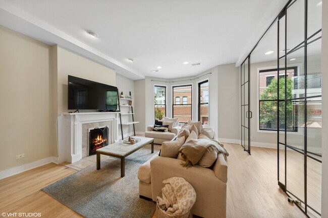 Building Photo - 15 E Division St