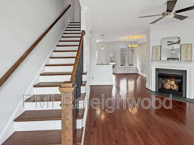 Building Photo - 184 Finsbury St