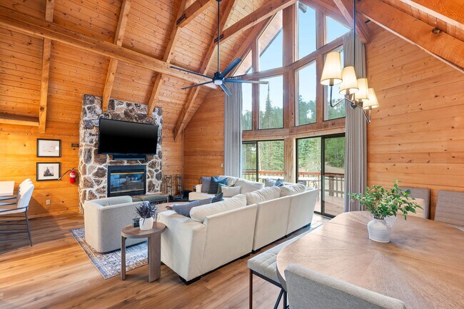 Building Photo - 656 Aspen Dr