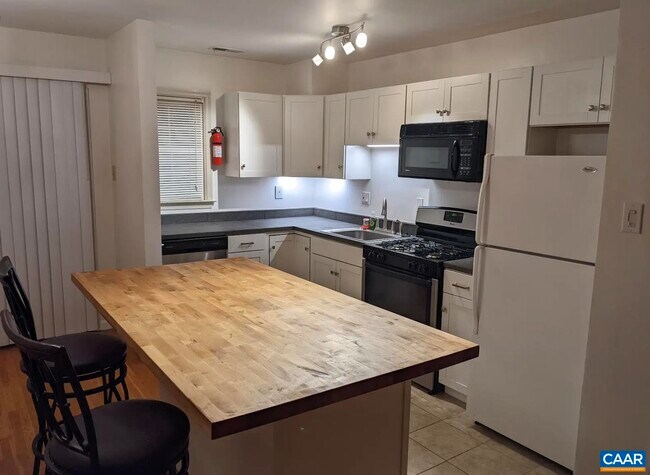 Building Photo - 144 Hessian Hills Cir