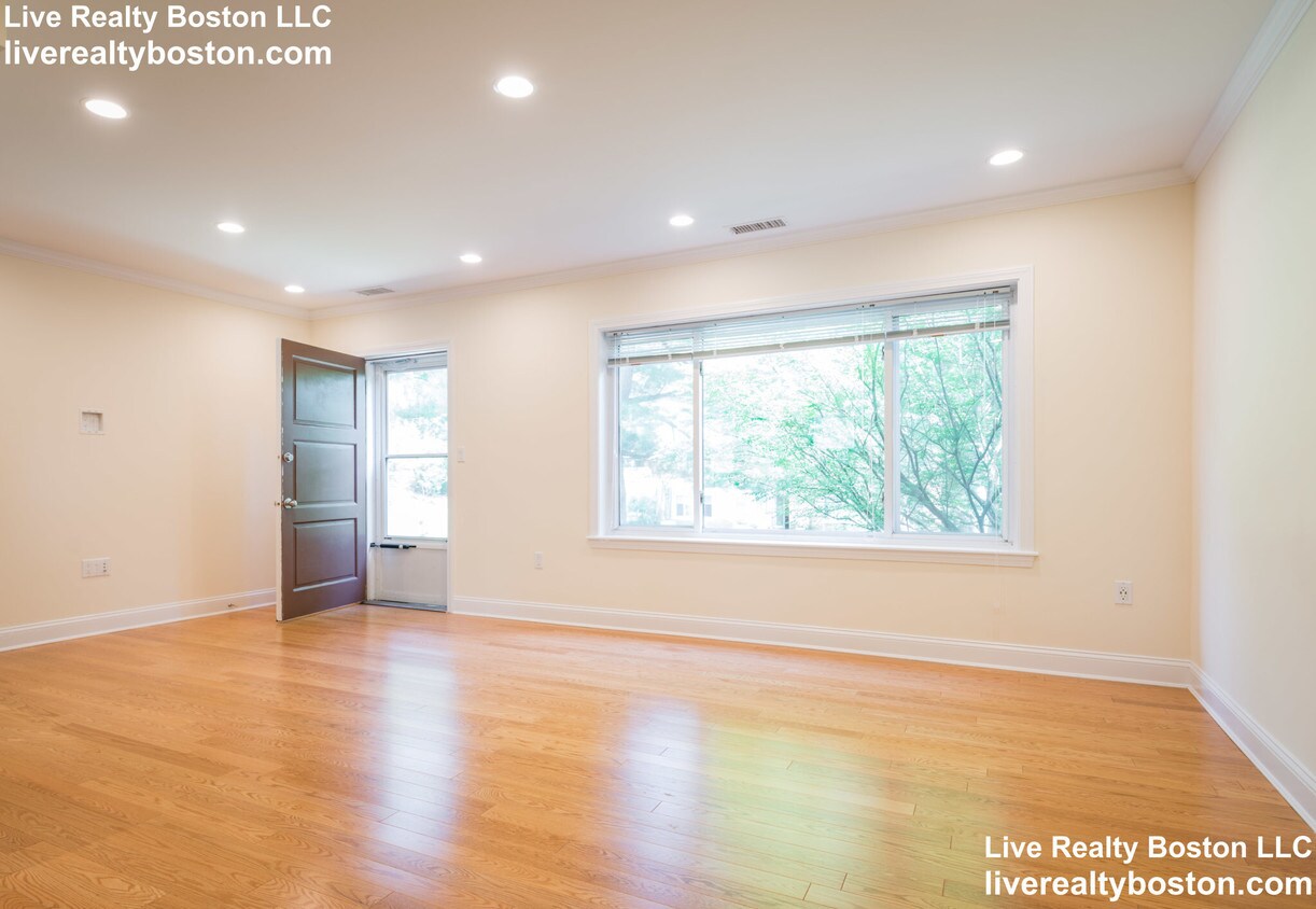 103 Gerry Rd, Chestnut Hill, MA 02467 Townhome Rentals in Chestnut Hill MA