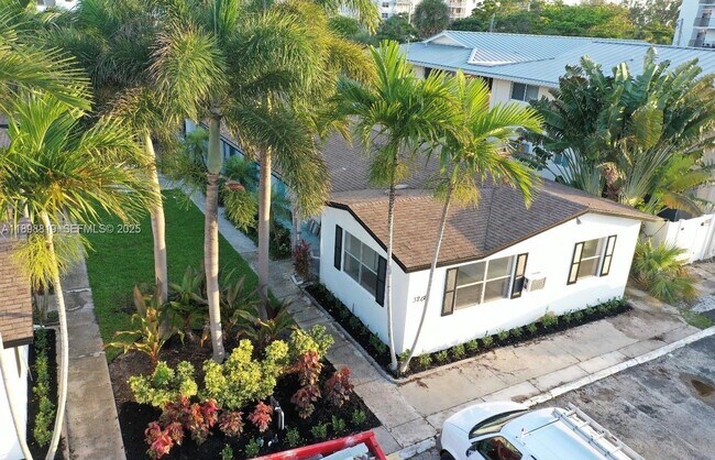 Foto del edificio - 3208 Canal Dr