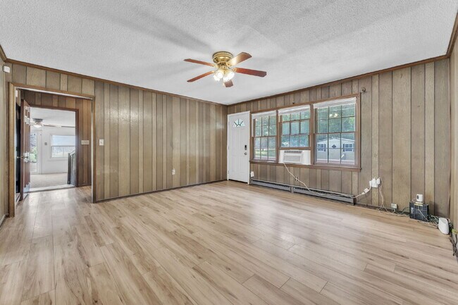 Foto del edificio - Charming 3-Bed, 2-Bath Haven in Anderson w...