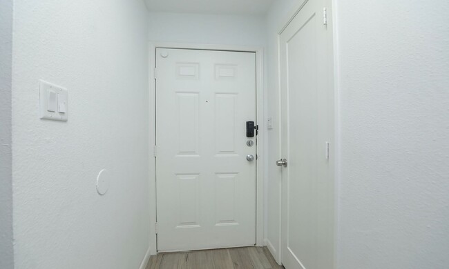 Foto del edificio - 2 Bedroom 2 Bath Townhome in the Galleria