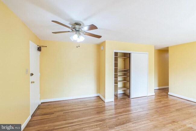Foto del edificio - 9734 Glen Ave