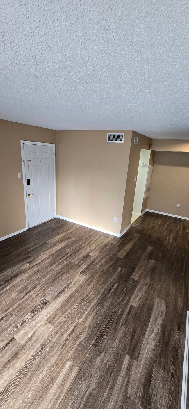Building Photo - 3700 Idlebrook Cir