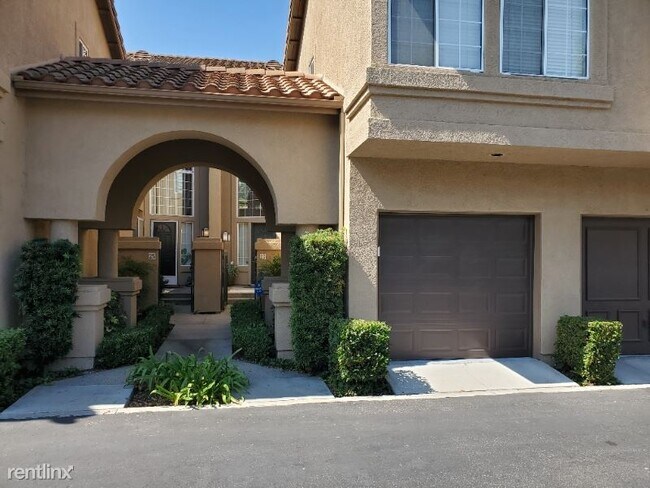 Building Photo - 2 br, 2.5 bath Condo - 23 Destiny Way
