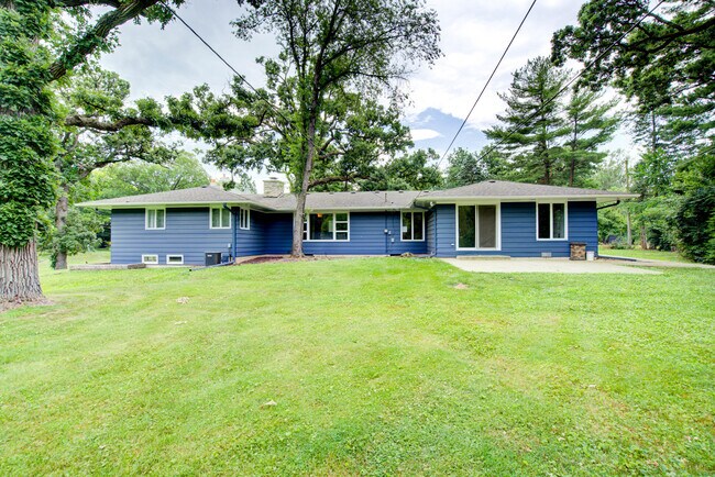 Foto del edificio - 24W360 Hemlock Ln