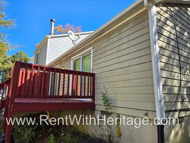 Foto del edificio - WOW!!! GORGEOUS DUPLEX / GREAT ROOMMATE FLOORPLAN / UPGRADES / GREAT LOCATION / PRIVATE YARD