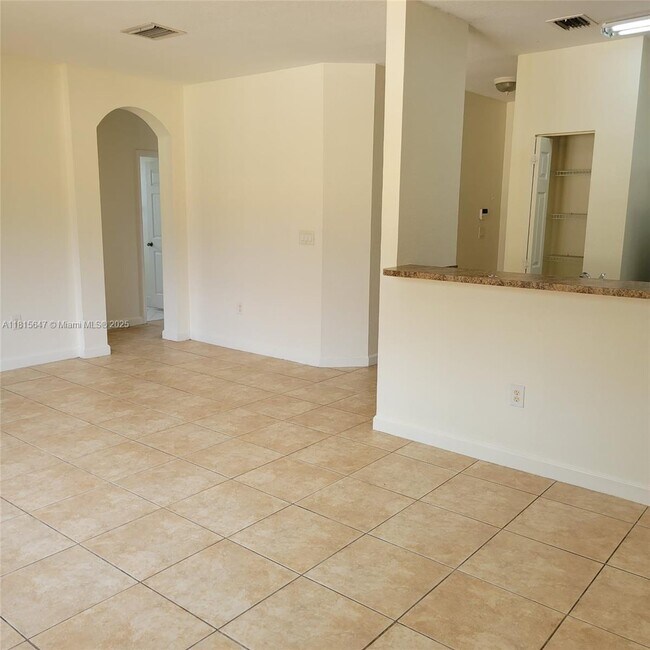 Building Photo - 1480 NE 33rd Ave
