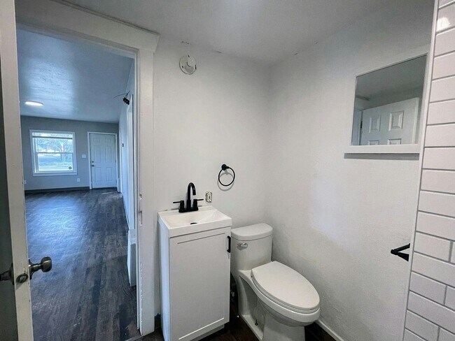 Foto del edificio - 4619 N Howard St