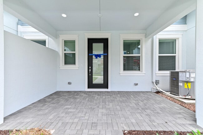 Building Photo - 4093 Longwood Lake Sq