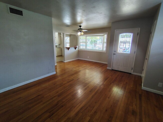 Foto del edificio - 1538 Maplewood Dr
