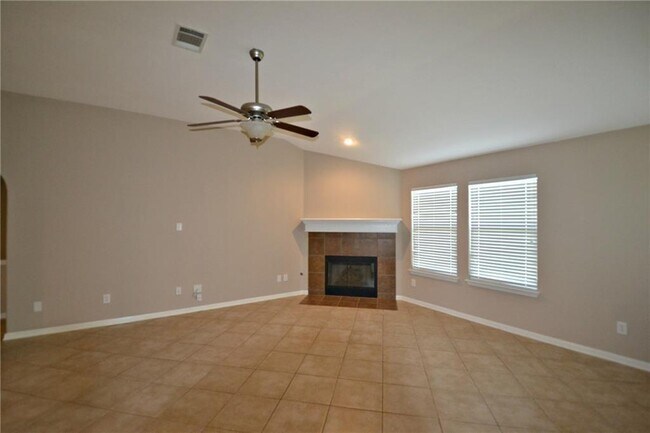 Foto del edificio - 1109 Willowbrook Dr