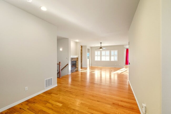 Building Photo - Beacon Point 5 Bedroom Ranch, 3-Car Garage...