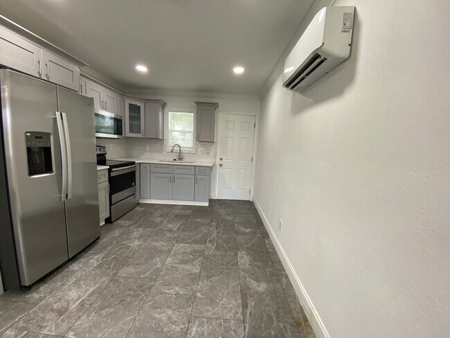 Foto del edificio - Kissimmee Two Bedroom One Bath Duplex Grea...