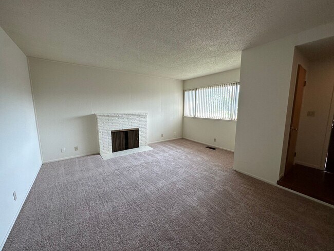Foto del edificio - 3 Bedroom 2 Bathroom Duplex in Greenhaven